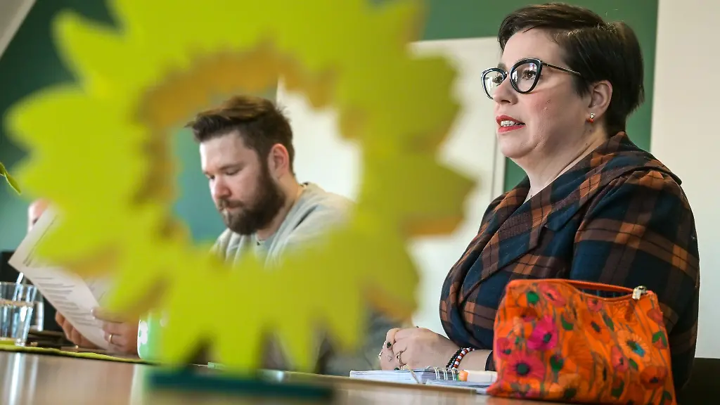 Die-Gruenen-haben-den-Entwurf-ihres-Landtagswahlprogramms-fuer-die-Wahl-im-September-praesentiert