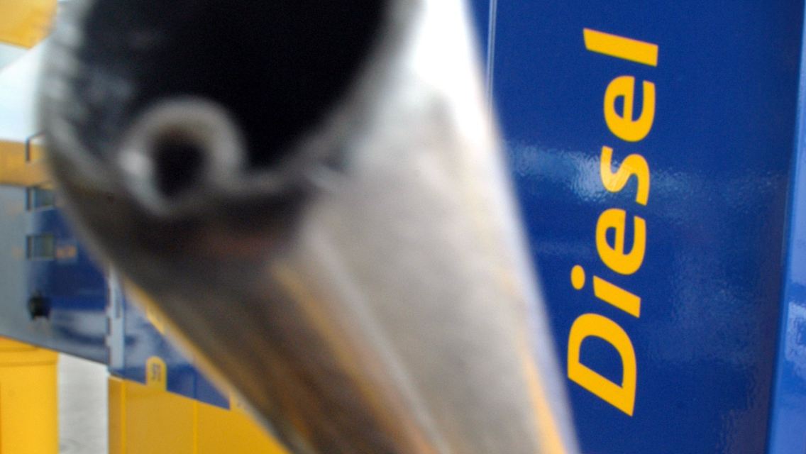 Keine gute Nachricht für die Diesel-Nation Deutschland: Eine neue Energiesteuer-Richtlinie der EU-Kommission könnte Dieselkraftstoff deutlich verteuern.