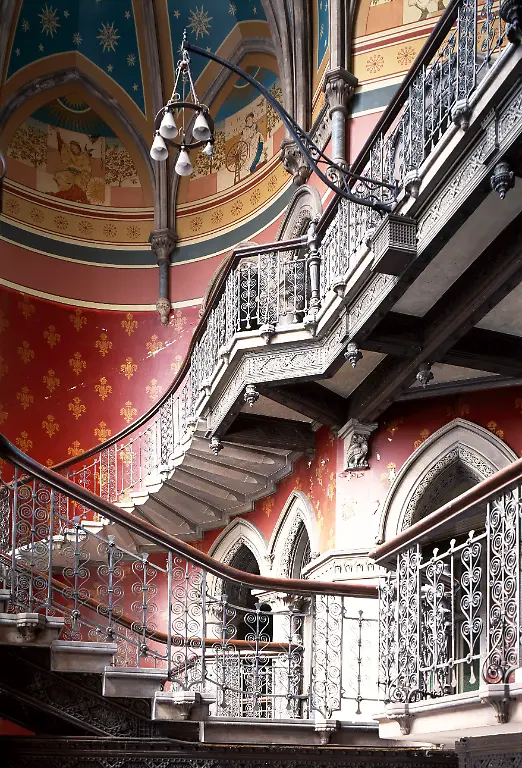 The-Grand-Midland-Hotel-St-Pancras-Station-London-1868-1875-The-grand-staircase