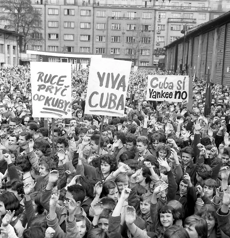 People-condemn-the-US-led-invasion-of-Cuba-during-a-state-organised-protest-rally-at-Tatra-Smichov-factory-in-Prague-April-19-1961