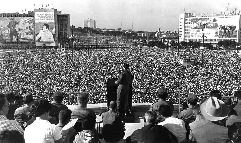Fidel-Castro-s-speech-in-La-Habana-after-having-taken-power-1961