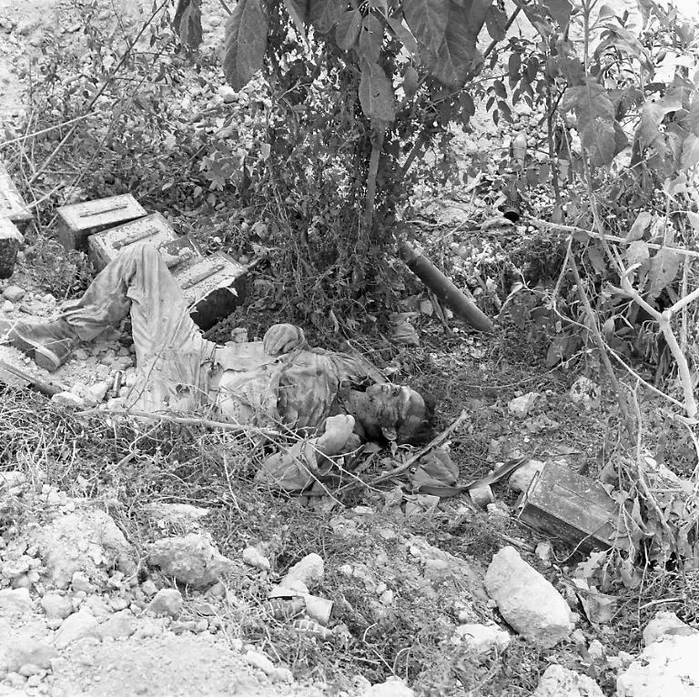 EDS-NOTE-GRAPHIC-CONTENT-The-body-of-a-man-lies-on-the-ground-during-the-Bay-of-Pigs-invasion-in-Cuba-April-1961-The-1961-Bay-of-Pigs-invasion-was-an-unsuccessful-CIA-sponsored-invasion-of-Cuba-by-Cuban-exiles-determined-to-overthrow-Castro-s-government