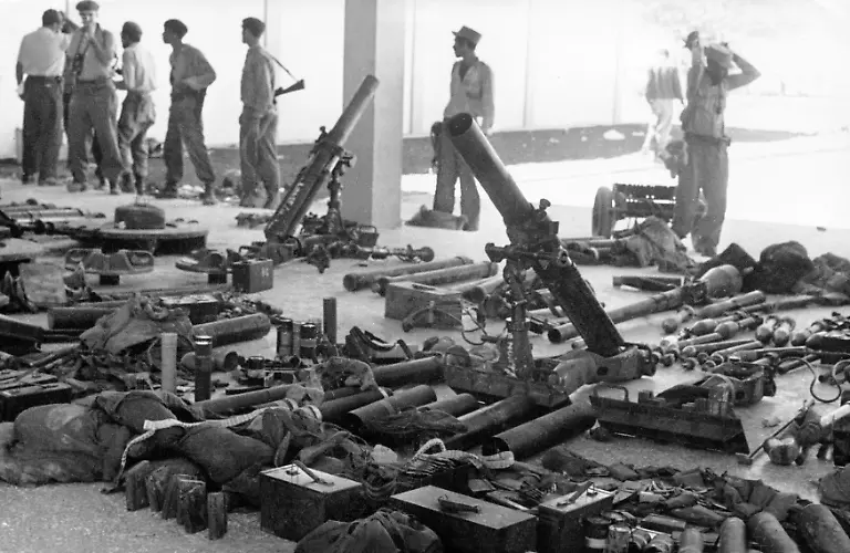 CUBA-APRIL-01-General-view-of-some-of-the-arms-which-belonged-to-the-Cuban-and-American-mercenary-soldiers-who-landed-at-the-Bay-of-Pigs-in-an-attempt-to-overthrow-Fidel-CASTRO-The-Cuban-revolutionary-army-took-1183-anti-Castroists-prisoner-The-landing-was-a-devastating-military-defeat-for-the-United-States