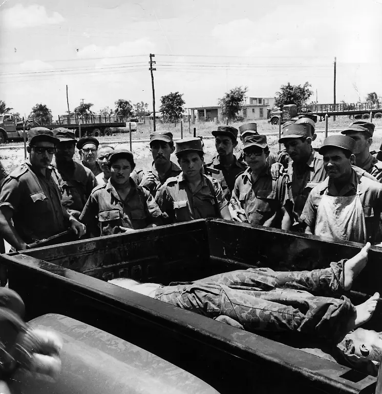Cuban-soldiers-stand-around-a-wagon-carrying-dead-soldiers-probably-Americans-or-Brigade-2506-involved-in-the-Bay-of-Pigs-invasion-of-1961-Location-Playa-De-Giron-Cuba