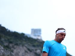 "Niveau war überhaupt nicht da": Zverev verhindert Blamage nach 0:4-Rückstand gerade so