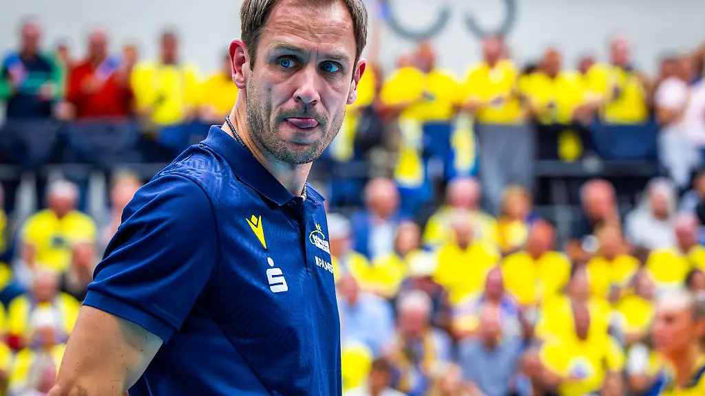 Fuer-Trainer-Felix-Koslowski-und-den-SSC-Palmberg-Schwerin-ist-das-Halbfinale-Endstation