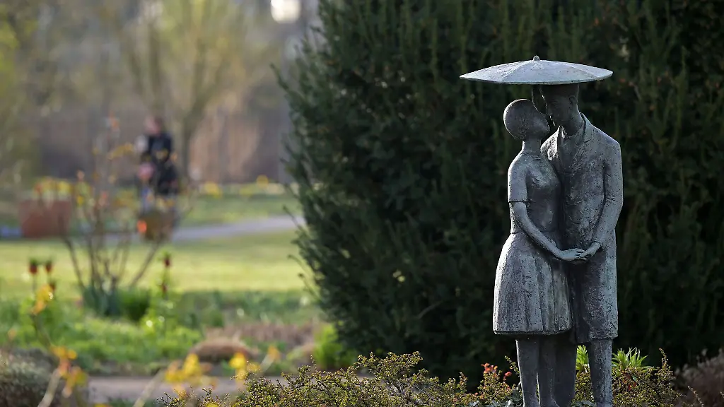 In-Berlin-und-Brandenburg-wechseln-sich-freundliche-Phasen-und-Regen-ab-Am-Samstag-erwarten-die-Wetterexperten-wieder-milde-Temperaturen-bis-zu-17-Grad
