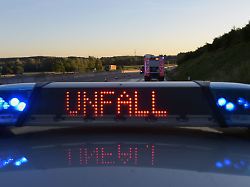 Thüringen: Lastwagenfahrer stirbt auf A9 - Sperrung und Umleitung