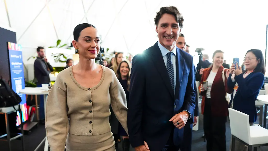 January-20-2026-Davos-Switzerland-Former-prime-minister-Justin-Trudeau-holds-hands-with-Katy-Perry-as-they-leave-an-event-during-the-World-Economic-Forum-in-Davos-Switzerland-on-Tuesday-Jan-20-2026