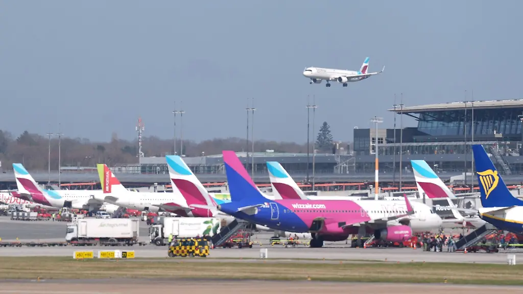 Weil-das-Kabinenpersonal-der-Lufthansa-streikt-fallen-am-Freitag-einige-Fluege-in-Hamburg-aus