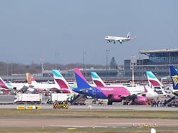Hamburg & Schleswig-Holstein: Flugbegleiter streiken - Flüge in Hamburg fallen aus