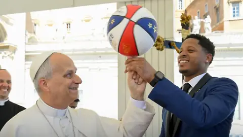 PapstLeoBall