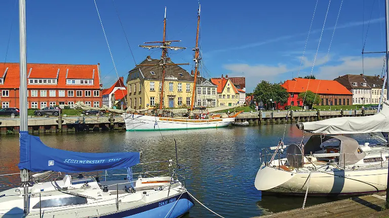 Elbe-Hafen-von-Glueckstadt-Schleswig-Holstein-Deutschland