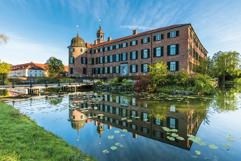 Deutschland-Schleswig-Holstein-Eutin-Holsteinische-Schweiz-Schlossteich-am-Schloss-Eutin