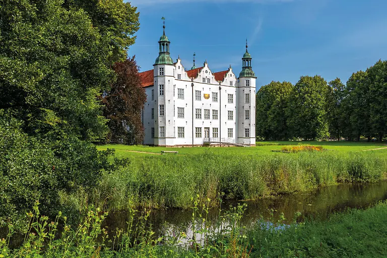 Deutschland-Schleswig-Holstein-Ahrensburg-Schloss-Ahrensburg-in-Ahrensburg