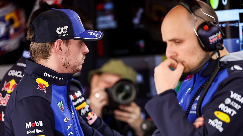F1-JAPANESE-GRAND-PRIX-2026-VERSTAPPEN-Max-nld-Red-Bull-Racing-Ford-RB22-portrait-LAMBIASE-Gianpiero-Head-of-Race-Engineering-at-Red-Bull-Racing-portrait-during-the-Formula-1-Japanese-Grand-Prix-2026-3rd-round-of-the-2026-Formula-One-World-Championship-WM-Weltmeisterschaft-from-March-27-to-29-2026-on-the-Suzuka-Circuit-in-Suzuka-Japan-SuzukaJapan-PUBLICATIONxNOTxINxFRAxBEL-Copyright-xXavixBonillax