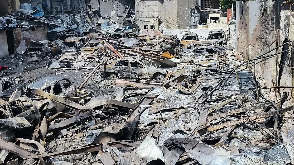 DIESES-FOTO-WIRD-VON-DER-RUSSISCHEN-STAATSAGENTUR-TASS-ZUR-VERFUeGUNG-GESTELLT-LEBANON-BEIRUT-APRIL-9-2026-A-view-of-damaged-vehicles-in-Al-Mazraa-neighborhood-after-an-Israeli-airstrike