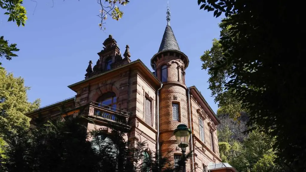 Blick-auf-das-Haus-der-Burschenschaft-Normannia