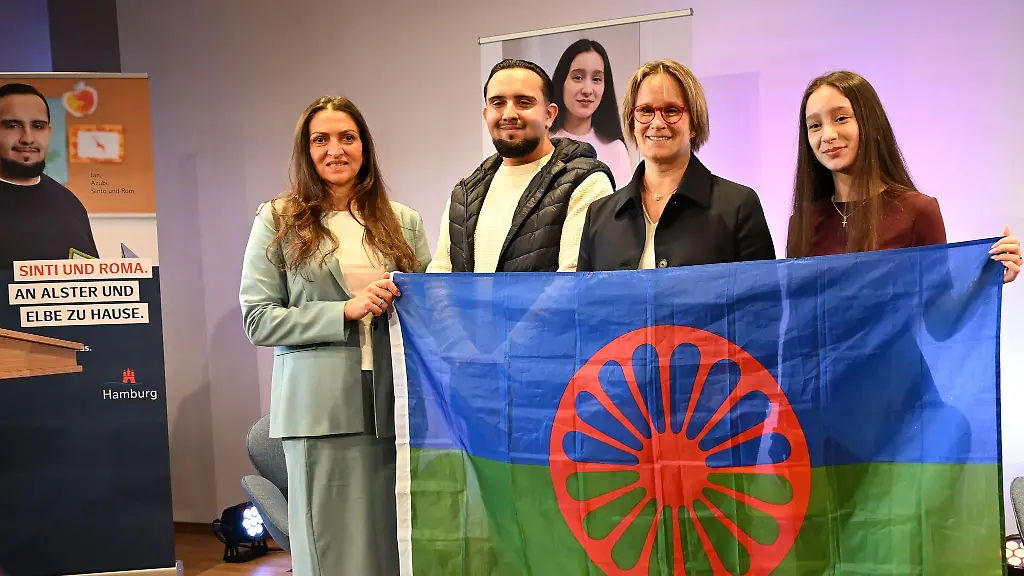 In-der-Kampagne-werden-Shlica-Weiss-l-r-Kinderbuchautorin-und-Sinteza-Jan-Azubi-sowie-Sinto-und-Rom-aus-Hamburg-und-Schuelerin-und-Romni-Gina-zu-sehen-sein