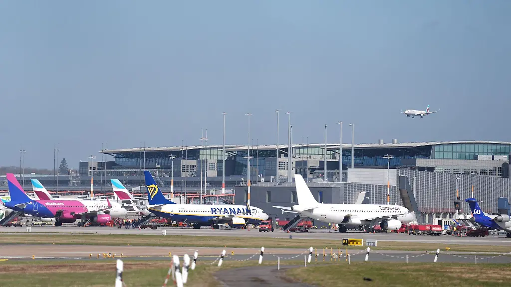 Mit-14-8-Millionen-Reisenden-zaehlte-der-Flughafen-Hamburg-im-Geschaeftsjahr-2025-so-viele-Passagiere-wie-im-Vorjahr