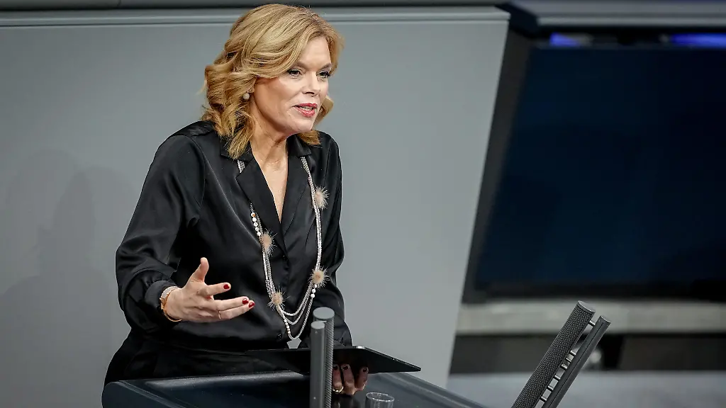 25-03-2026-Berlin-Julia-Kloeckner-CDU-Bundestagspraesidentin-spricht-im-Plenum-des-Bundestags-als-Abgeordnete-in-einer-aktuellen-Stunde-zum-Thema-Gewalt-gegen-Frauen-und-Maedchen