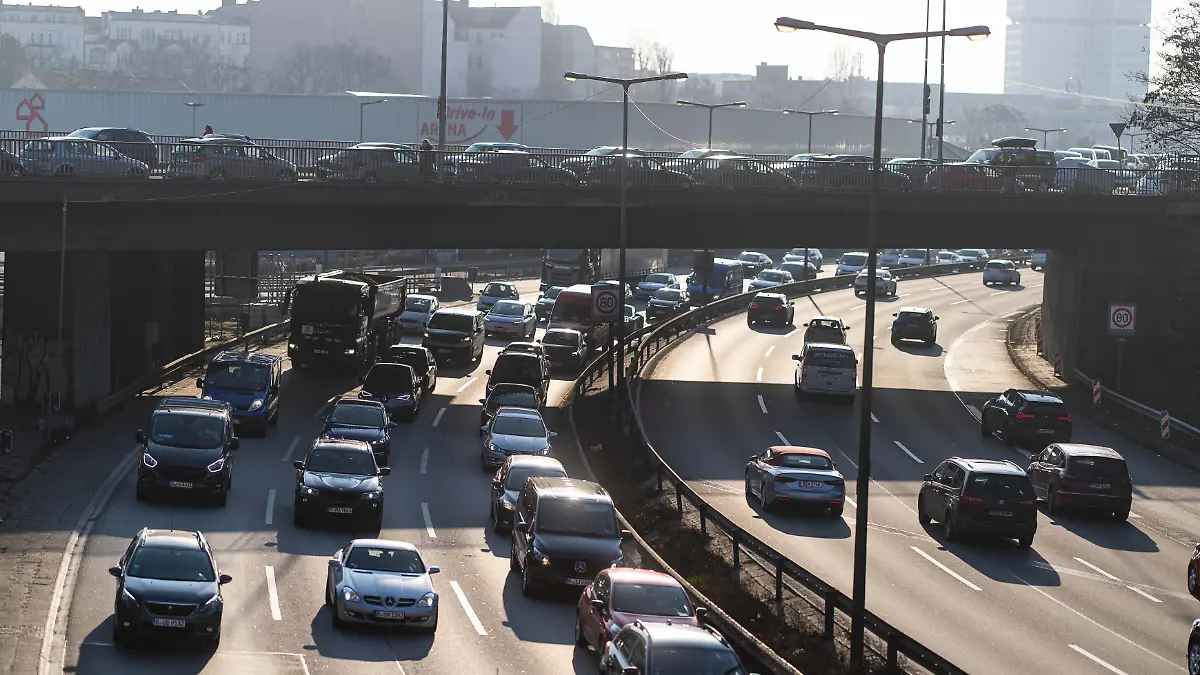Entlastung für Spritpreise: Eine höhere Pendlerpauschale wäre brutal falsch