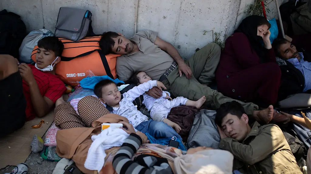 2020-09-09T112126Z-1437564142-RC2ZUI9PYXRR-RTRMADP-3-EUROPE-MIGRANTS-GREECE-LESBOS-FIRE