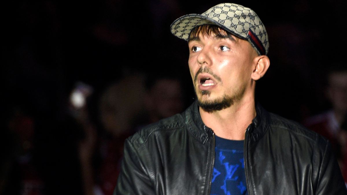 Wie ein vercrackter Junkie": Capital Bra spricht über Schmerzmittelsucht -  ntv.de