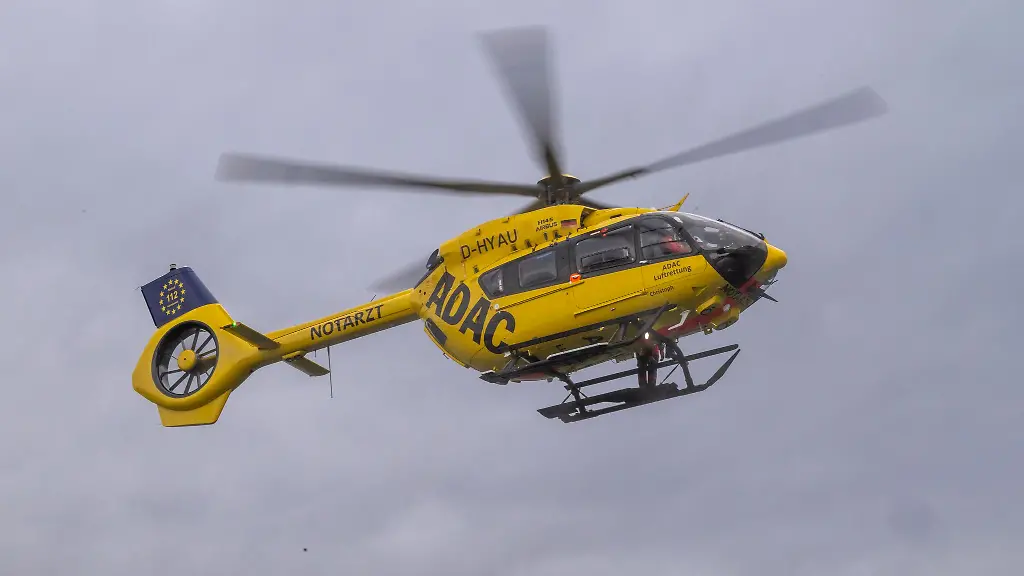 Ein-Helikopter-brachte-den-Schwerverletzten-in-eine-Klinik