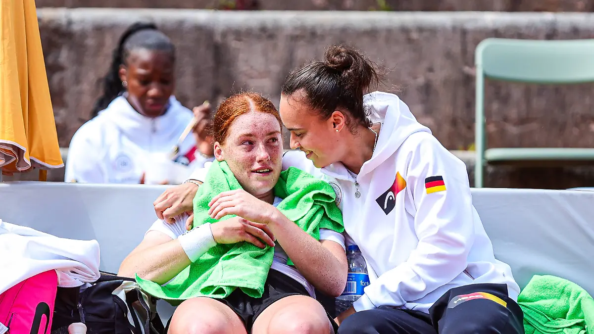 Billie-Jean-King-Cup-Day-2-Tessa-Brockman-of-Germany-comforts-Ella-Seidel-after-losing-in-the-Billie-Jean-King-Cup-play-offs-women-s-singles-match-against-Portugal-on-day-two-of-the-Billie-Jean-King-Cup-play-offs-at-Clube-de-Tenis-do-Jamor-in-Lisbon-Portugal-on-April-8-2026-Lisbon-Lisboa-Portugal-PUBLICATIONxNOTxINxFRA-Copyright-xMiguelxReisx-originalFilename-reis-notitle260408-npSDN