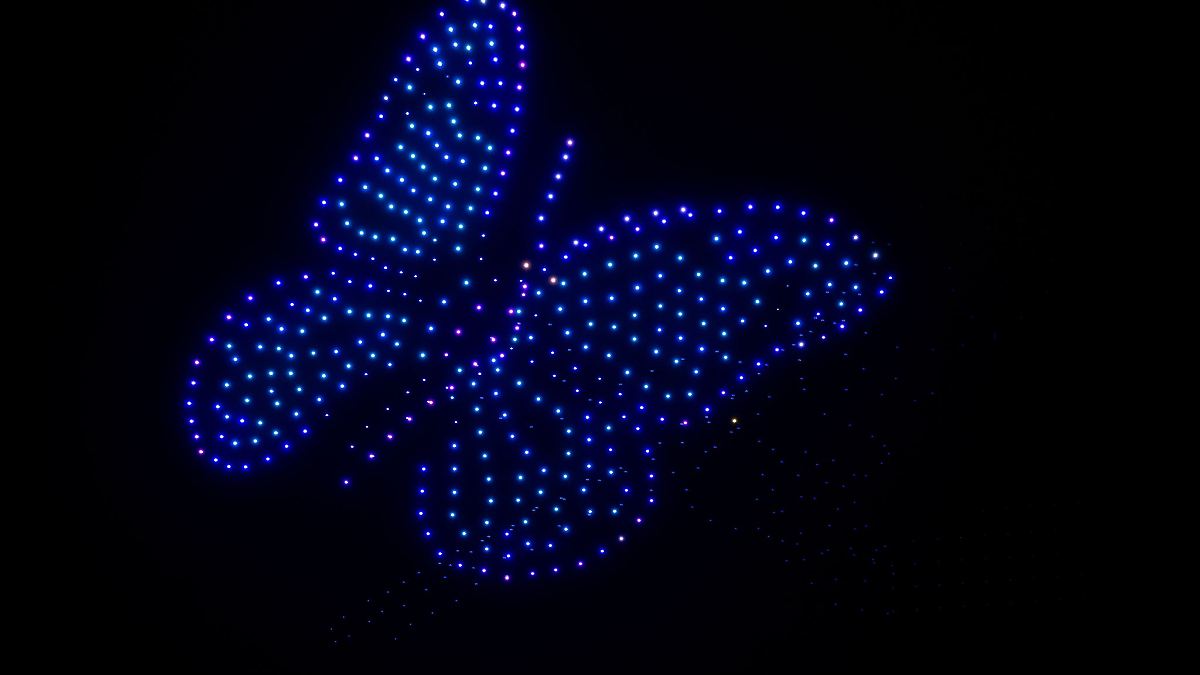 Flugshow: Hunderte Drohnen tanzen am Himmel