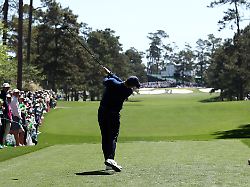 US Masters startet furios: Golf-Gigant Rory McIlroy leistet sich Fauxpas und ist trotzdem Erster