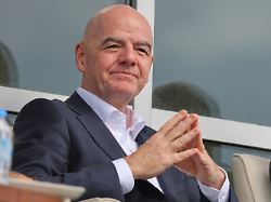 Kampf um neue Mega-WM: Südamerika wirft sich FIFA-Boss Infantino jetzt schon zu Füßen