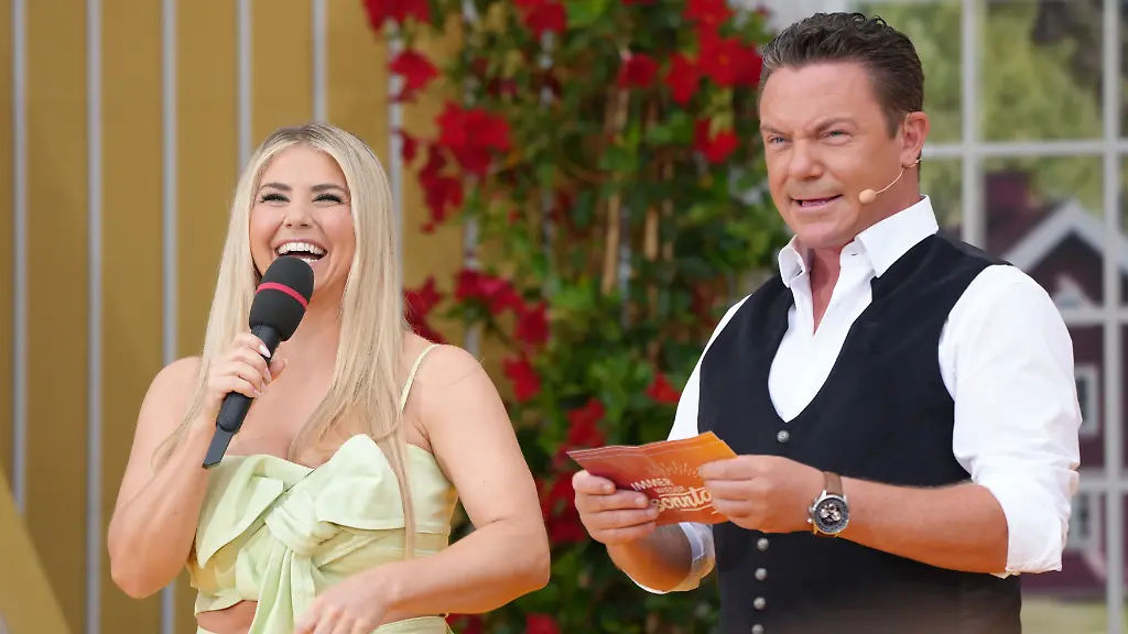 Beatrice-Egli-Stefan-Mross-Immer-wieder-sonntags-Staffel-12-Mit-der-zwoelften-Staffel-endet-in-Rust-die-IWS-Saison-2025-Am-31-Mai-2026-startet-die-naechste-IWS-Staffel-Deutschland-Rust-Europapaprk-31-08