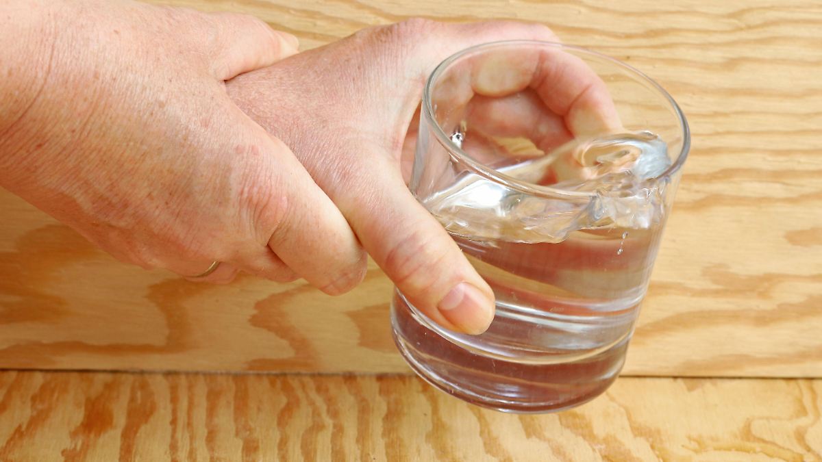 Anzeichen, Behandlung, Ursachen: Parkinson ist weit mehr als zitternde Hände 