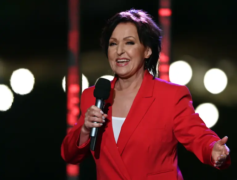 Ute-Freudenberg-deutsche-Saengerin-tritt-in-der-Livesendung-Fruehling-bei-uns-des-Mitteldeutschen-Rundfunks-auf