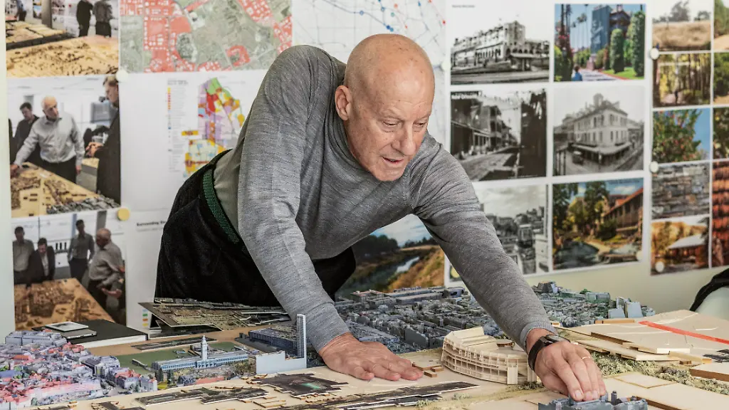 352A_FOSTER_NETWORKS_JU_43483