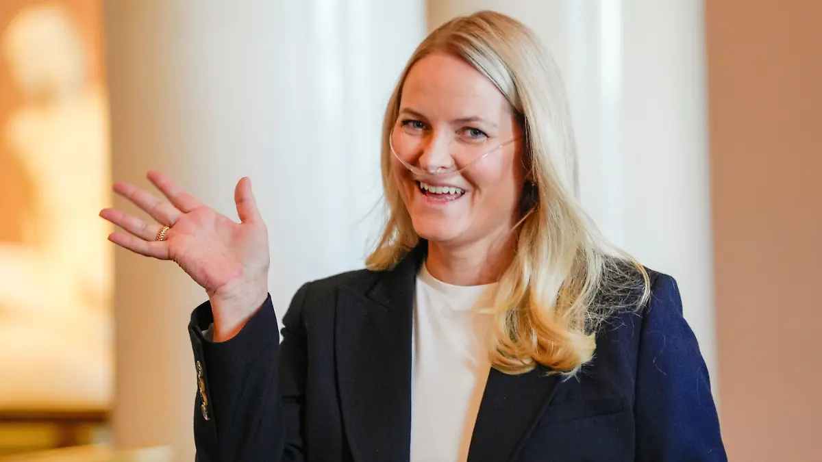 Erstmals bei offiziellem Termin: Mette-Marit trägt Sauerstoffgerät