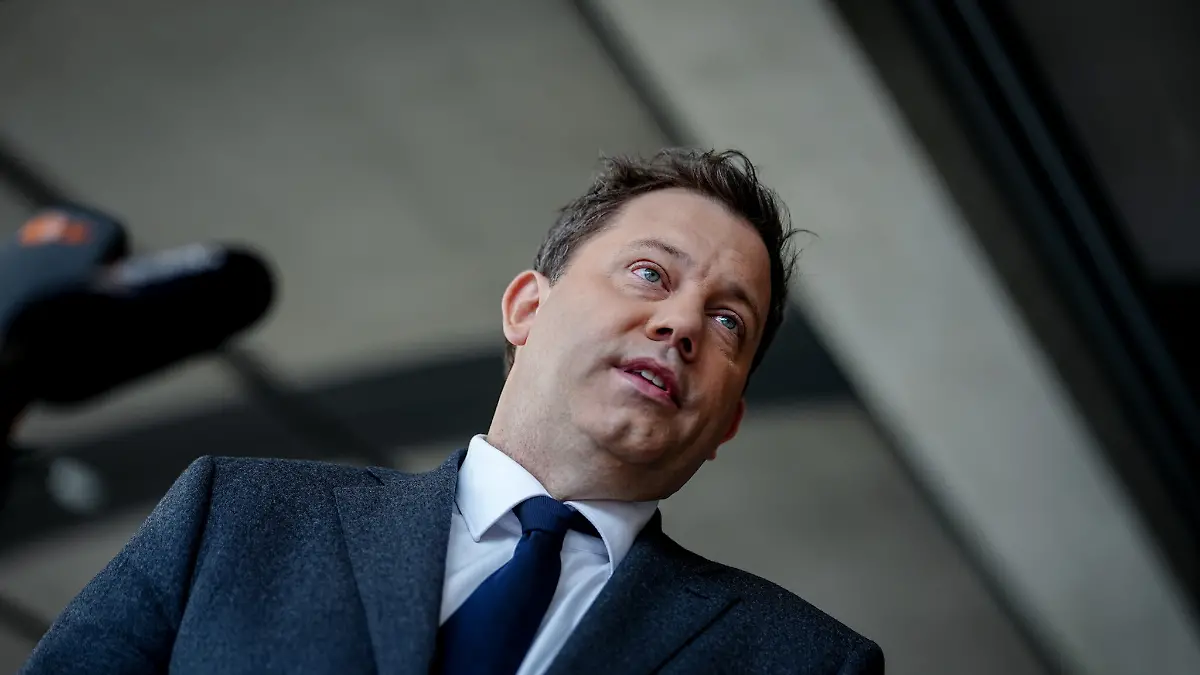 "Markteingriff am wirksamsten": Klingbeil widerspricht Merz beim Benzinpreis