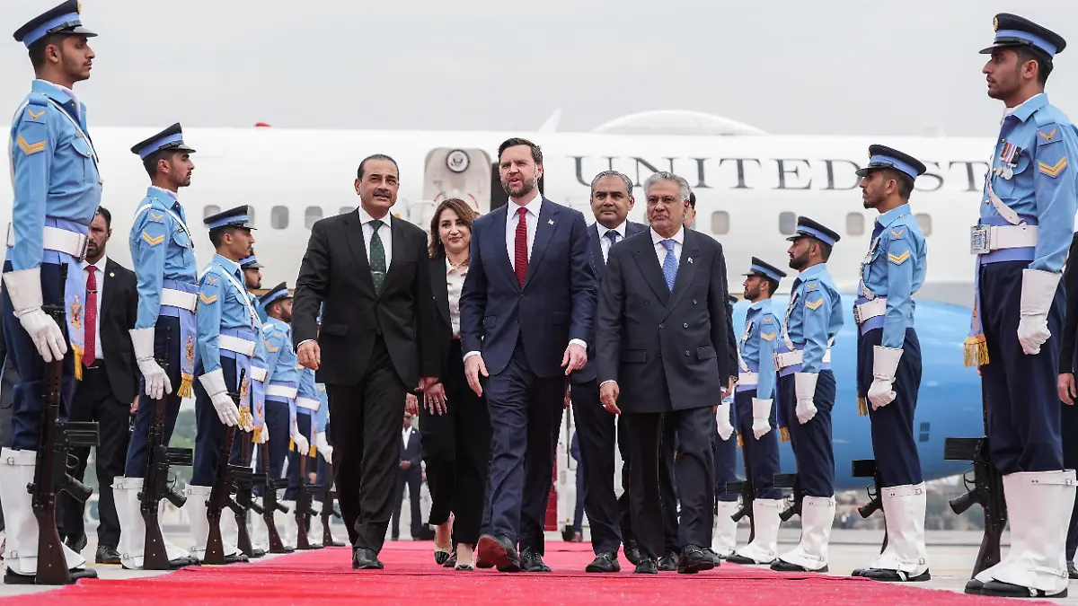 Iran-Gipfel in Islamabad: Heikle Gespräche beginnen: US-Vize Vance in Pakistan gelandet