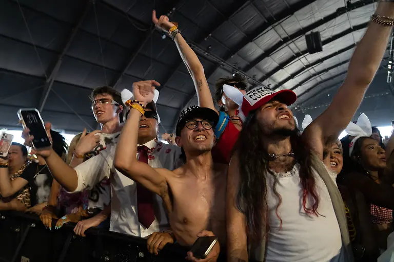 Festivalgoers-are-seen-during-the-first-weekend-of-Coachella-Valley-Music-and-Arts-Festival-on-Friday-April-10-2026-in-Indio-Calif