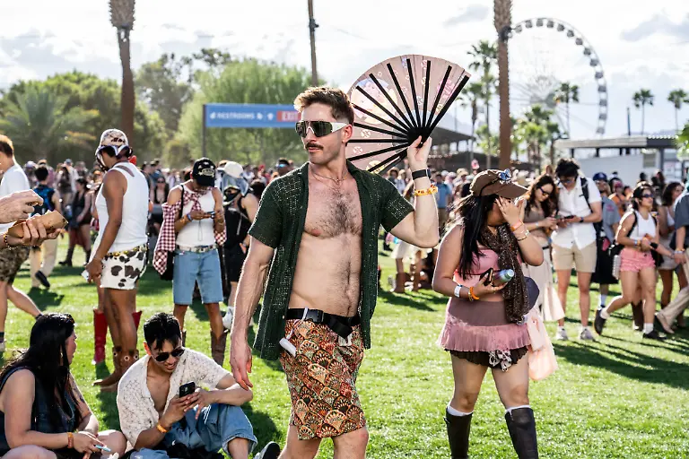 Festivalgoers-are-seen-during-the-first-weekend-of-Coachella-Valley-Music-and-Arts-Festival-on-Friday-April-10-2026-in-Indio-Calif