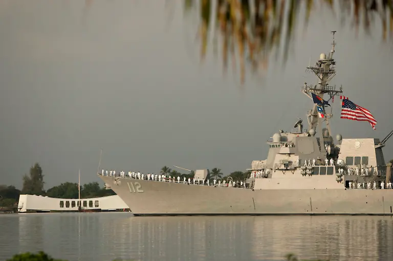 The-USS-Michael-Murphy-passes-the-USS-Arizona-Memorial-during-the-71st-anniversary-of-the-attack-on-Pearl-Harbor-at-the-WW-II-Valor-in-the-Pacific-National-Monument-in-Honolulu-Hawaii-December-7-2012
