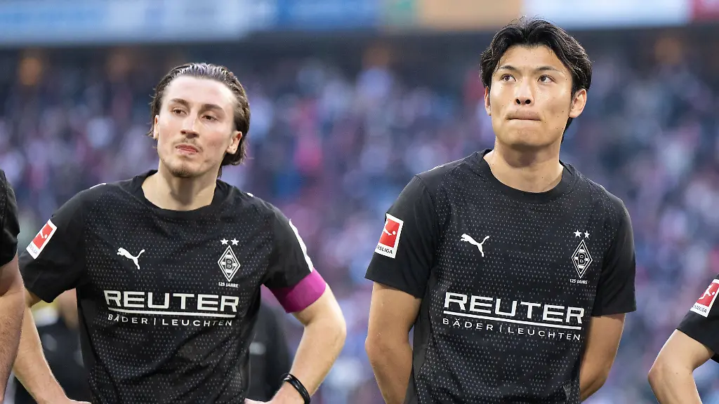 Rocco-Reitz-27-Borussia-Moenchengladbach-und-Shuto-Machino-18-Borussia-Moenchengladbach-nach-Spielende-vor-der-Fankurve-1-FC-Koeln-vs-Borussia-Moenchengladbach-Fussball-1-Bundesliga-27-Spieltag-2025-2026-21-03