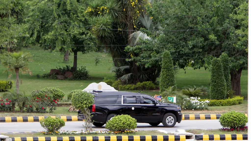 ISLAMABAD-PAKISTAN-APRIL-11-A-motorcade-believed-to-be-carrying-US-Vice-President-JD-Vance-makes-its-way-ahead-of-US-Iran-peace-talks-in-Islamabad-on-April-11-2026-Delegations-from-Iran-and-the-United-States-headed-by-US-Vice-president-JD-Vance-have-arrived-in-Islamabad-for-talks-hosted-by-Pakistani-prime-minister-Shehbaz-Sharif-and-Field-Marshal-Asim-Munir-in-Islamabad