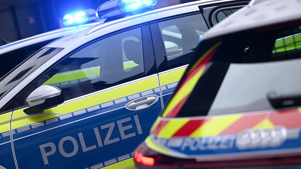 Die-Polizei-sucht-nach-der-Hundehalterin