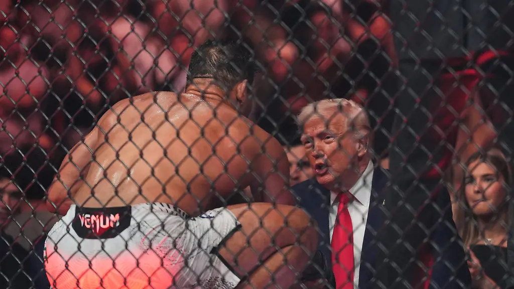 Paulo-Costa-talks-with-President-Donald-Trump-after-he-won-his-fight-by-TKO-at-UFC-327-at-Kaseya-Center-Saturday-April-11-2026-in-Miami