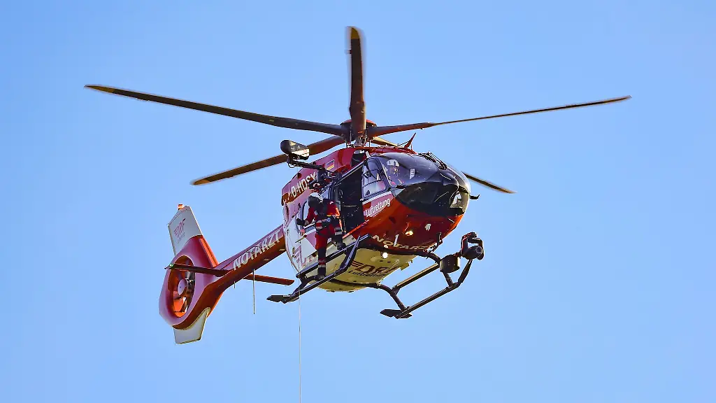 Der-verletzte-Motorradfahrer-kam-via-Rettungshubschrauber-ins-Krankenhaus