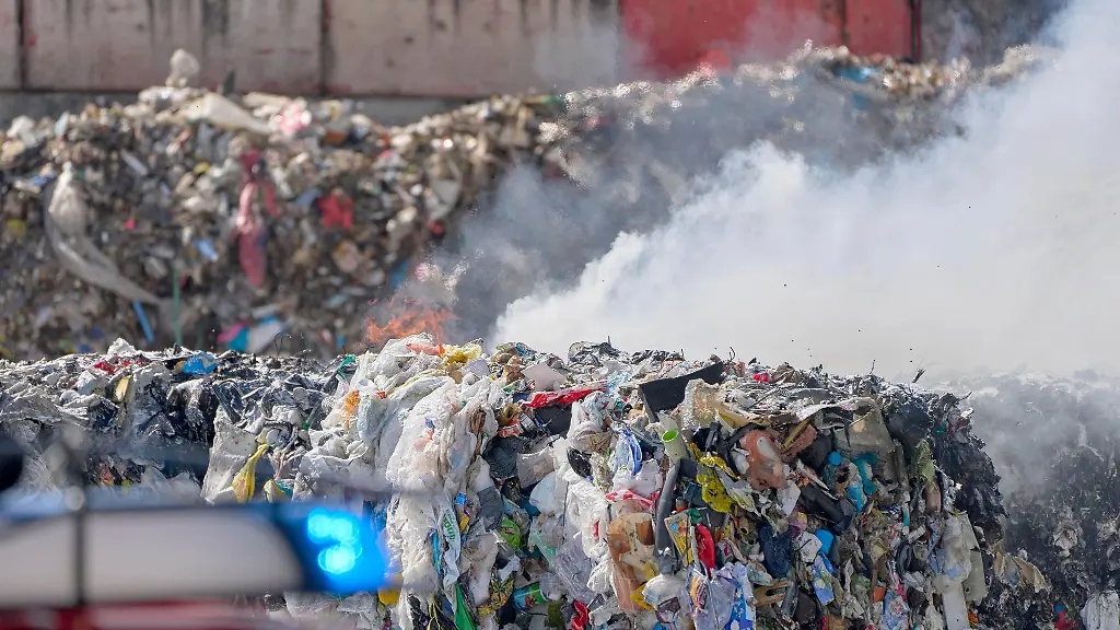 Auf-dem-Gelaende-der-Firma-hatte-sich-Kunststoffmuell-entzuendet