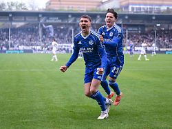 Bochum bejubelt Befreiungsschlag: Rückstand, Traumtor, Witz-Platzverweis: Schalke 04 holt großen Sieg